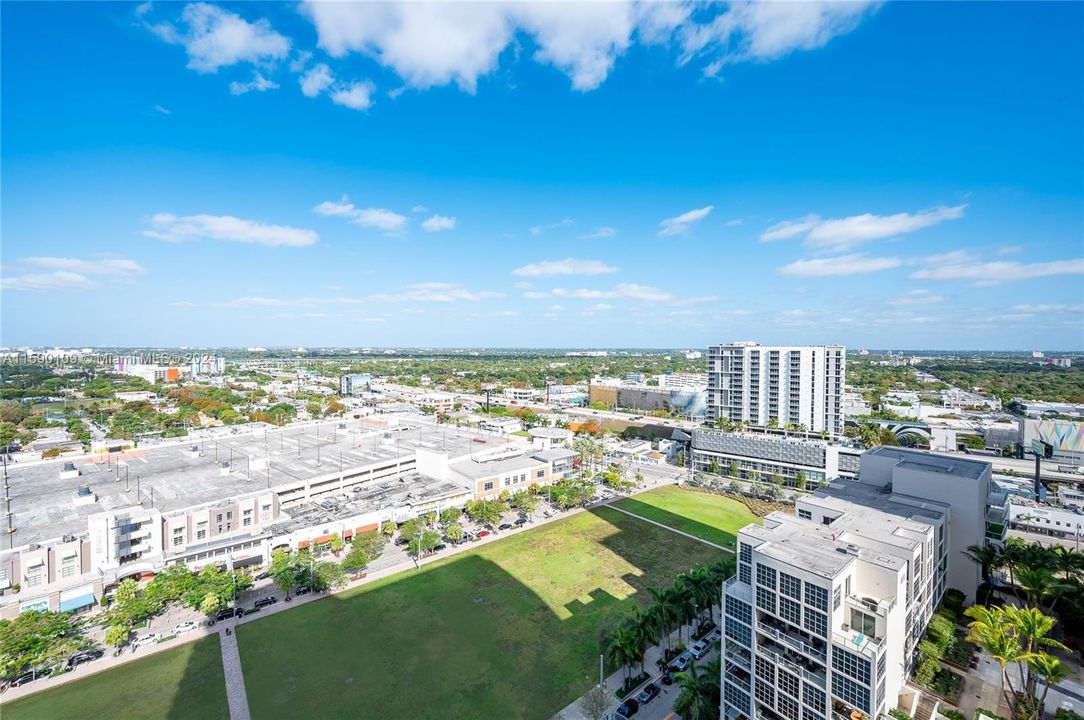 For Sale: $750,000 (2 beds, 2 baths, 864 Square Feet)