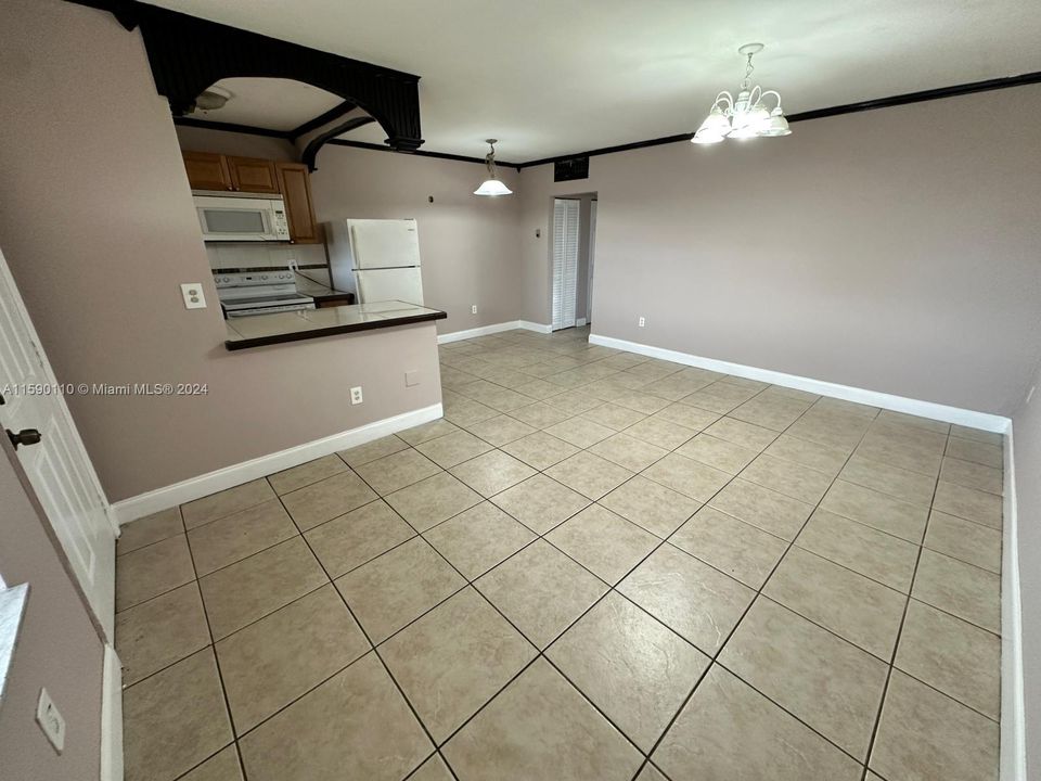 For Rent: $1,600 (1 beds, 1 baths, 608 Square Feet)