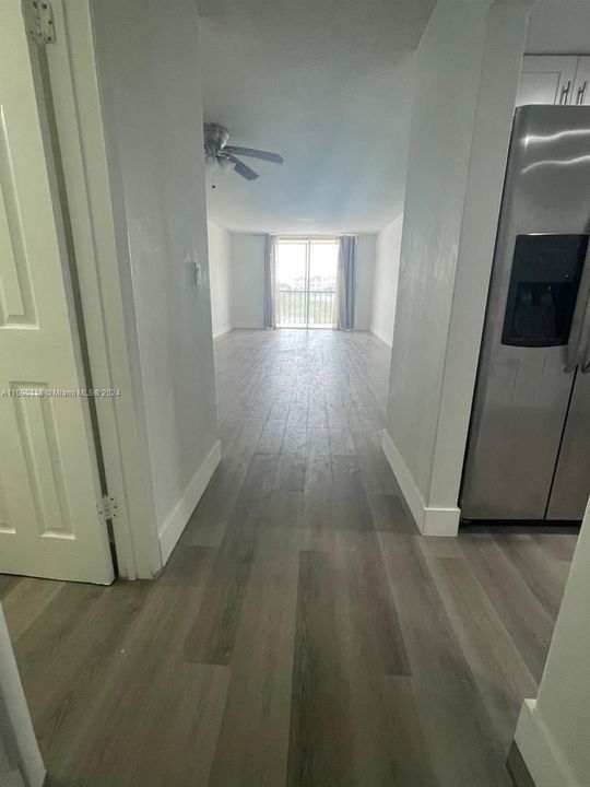 For Rent: $1,800 (1 beds, 1 baths, 878 Square Feet)