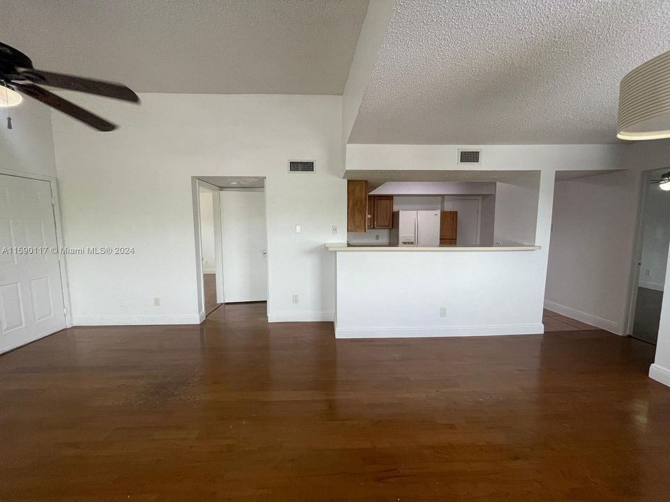 For Rent: $2,450 (2 beds, 2 baths, 1090 Square Feet)