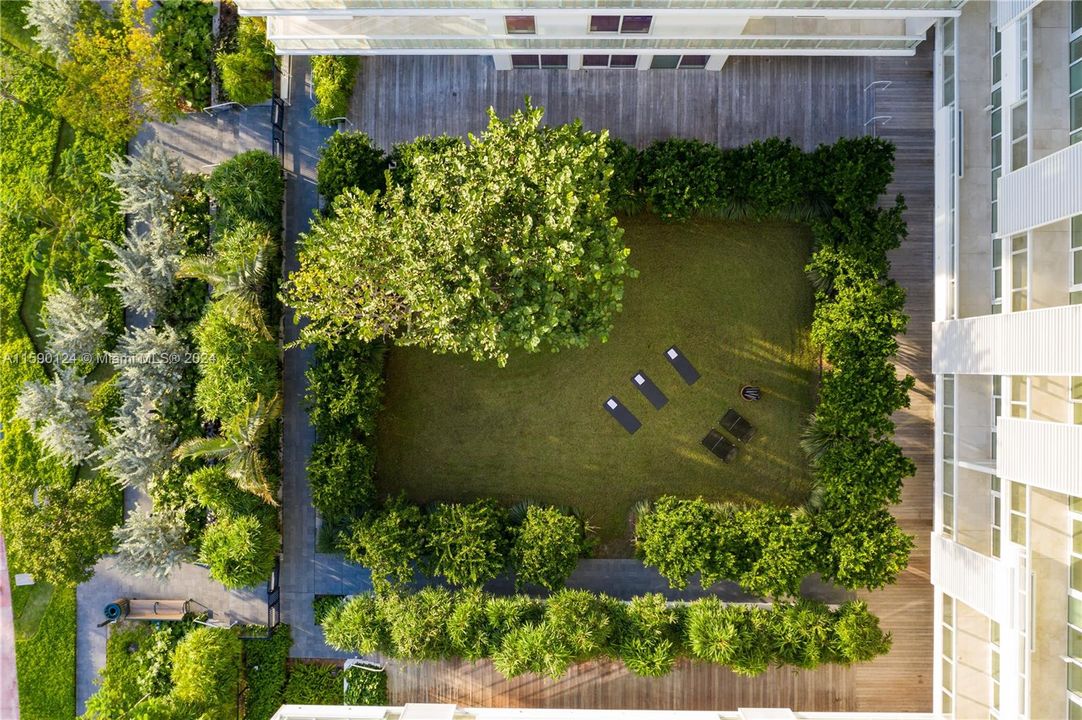 Ritz-Carlton Residences amenities: Meditation Garden