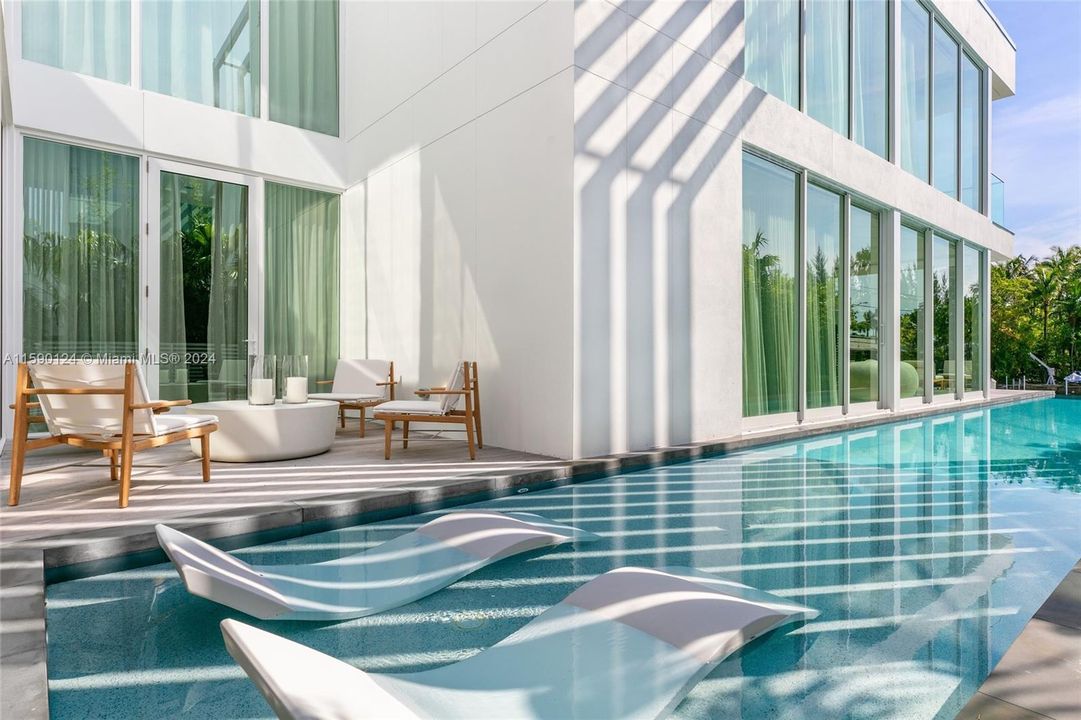 Tanning Ledge at the waterfront villa at the Ritz-Carlton Residences Miami Beach