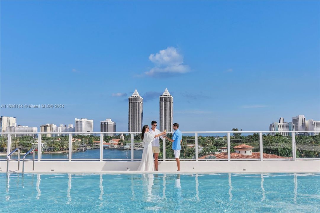 Ritz-Carlton Residences amenities: Pool