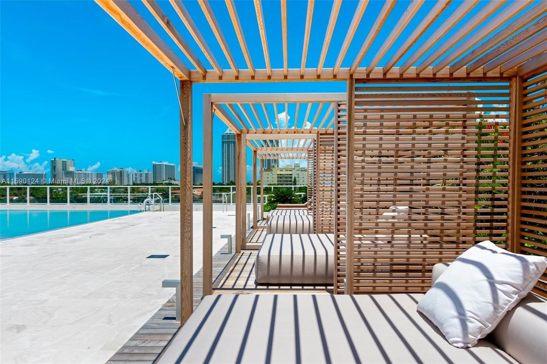 Ritz-Carlton Residences amenities: Pool Cabanas