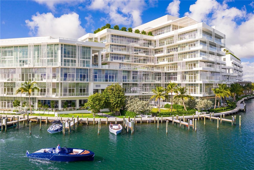 Ritz-Carlton Residences amenities: Private Marina
