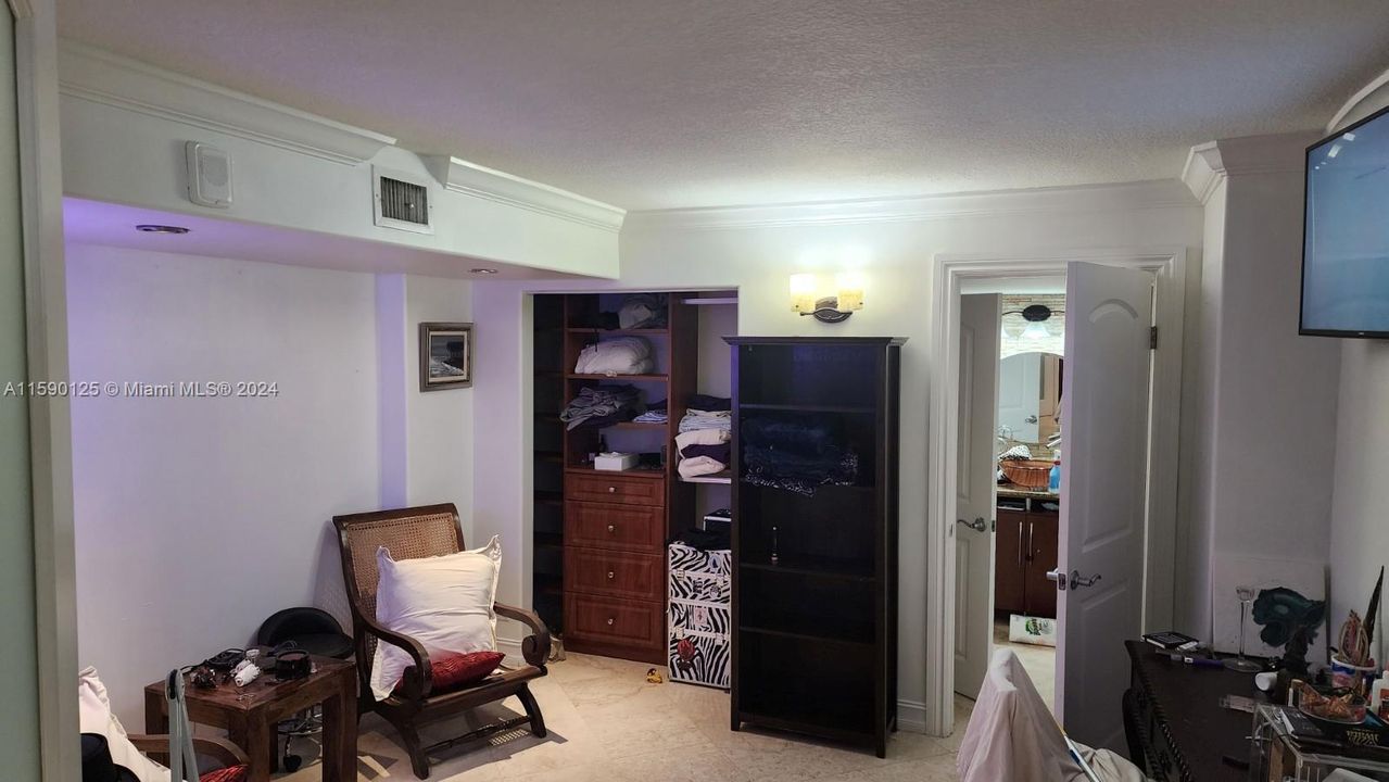 For Rent: $5,500 (2 beds, 2 baths, 1540 Square Feet)