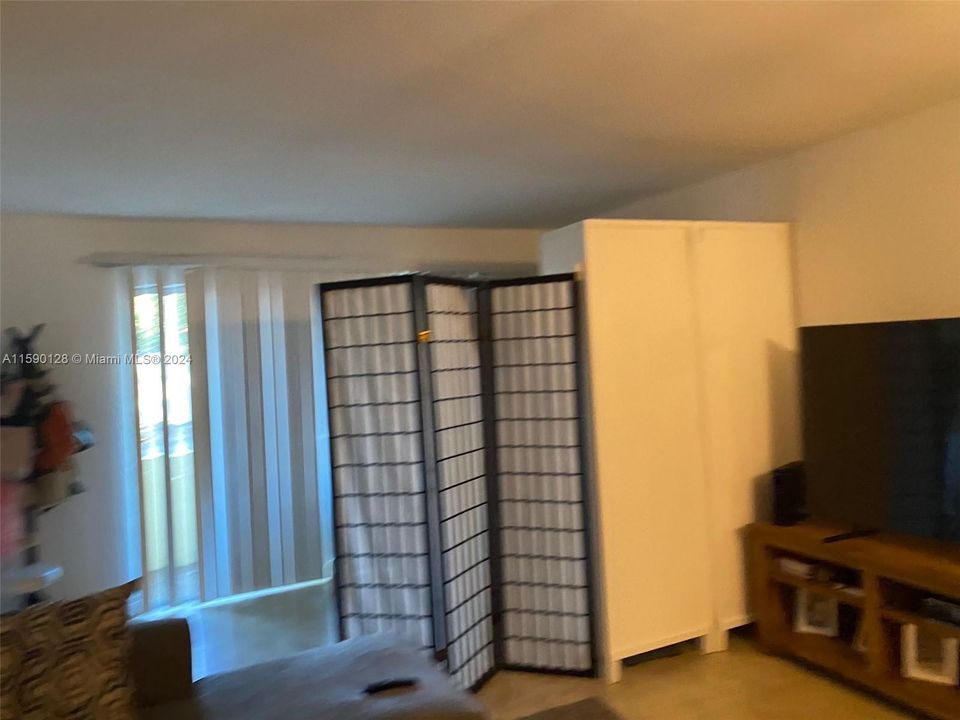 For Sale: $198,500 (2 beds, 1 baths, 928 Square Feet)