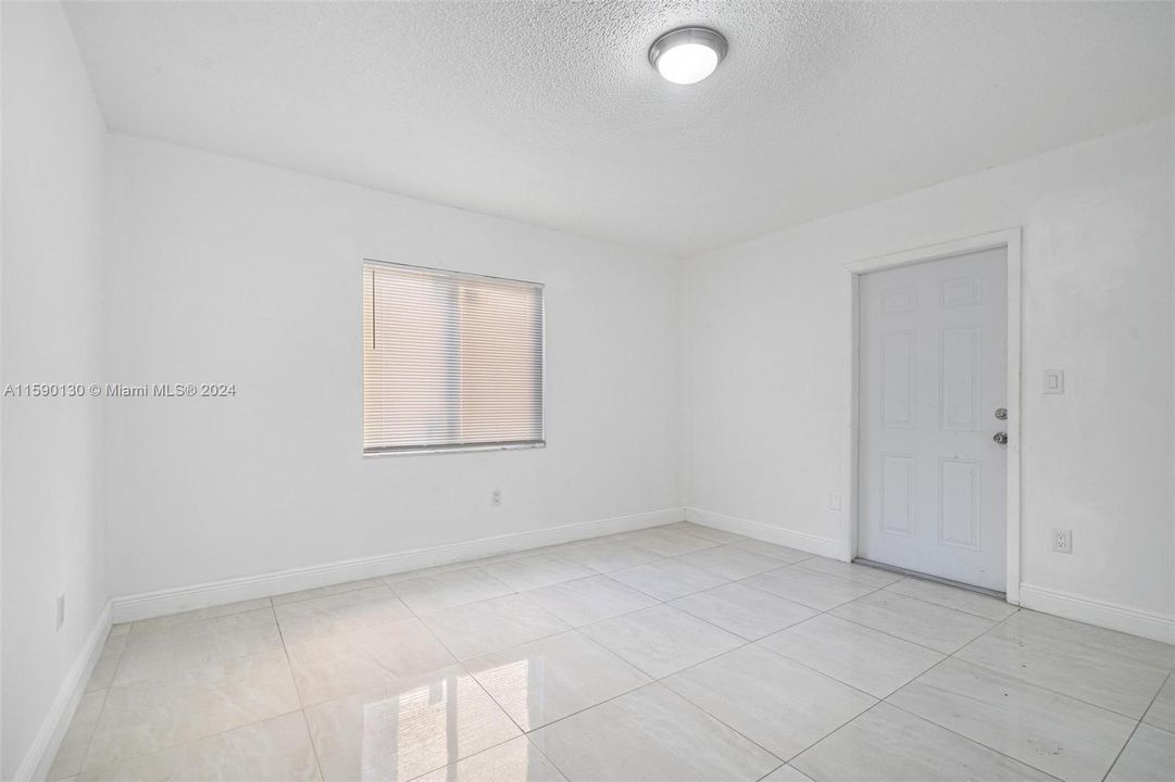 For Rent: $3,100 (2 beds, 1 baths, 1100 Square Feet)