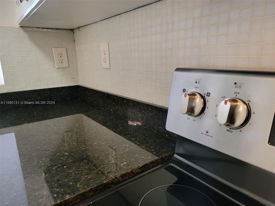 For Rent: $2,425 (2 beds, 2 baths, 1041 Square Feet)