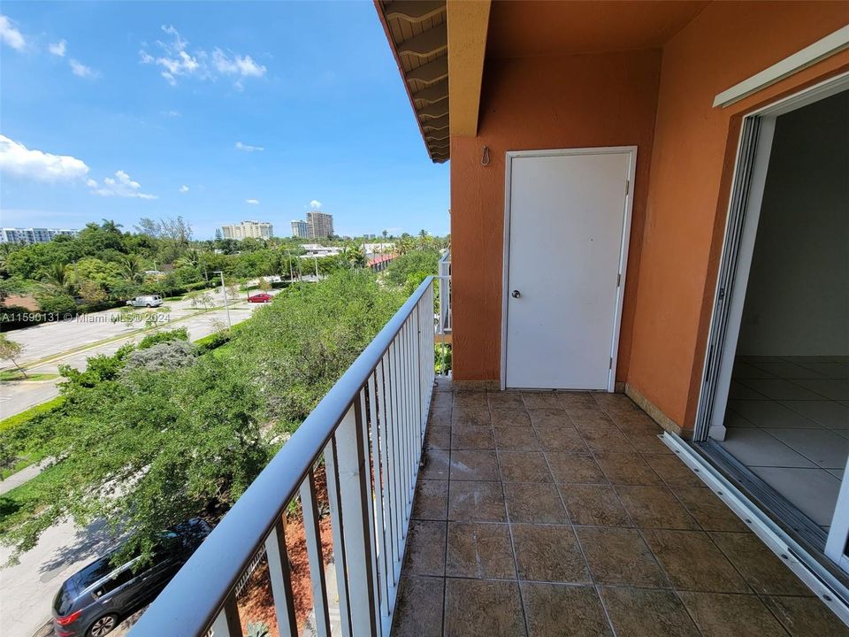 For Rent: $2,425 (2 beds, 2 baths, 1041 Square Feet)