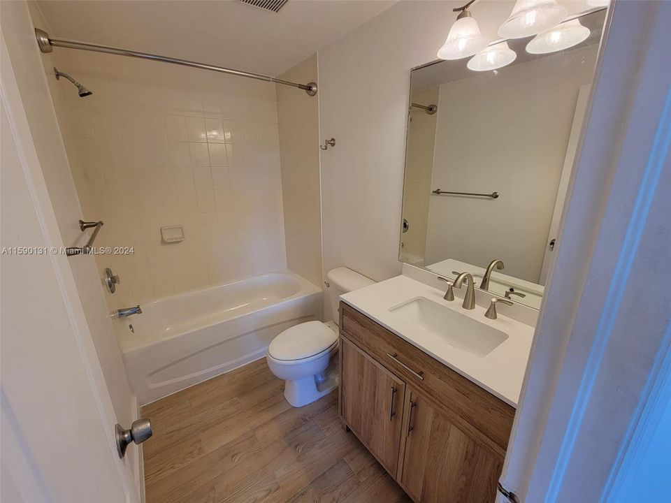 For Rent: $2,425 (2 beds, 2 baths, 1041 Square Feet)