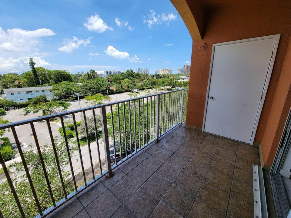 For Rent: $2,425 (2 beds, 2 baths, 1041 Square Feet)