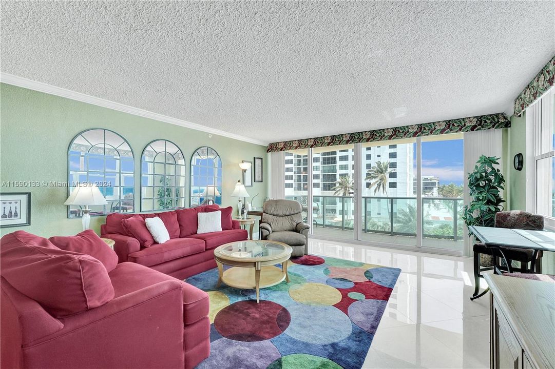 Recently Sold: $650,000 (2 beds, 2 baths, 1198 Square Feet)