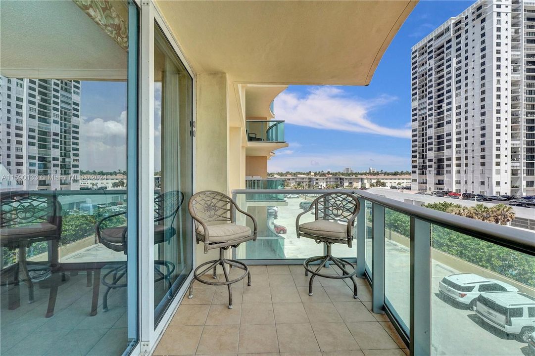 Recently Sold: $650,000 (2 beds, 2 baths, 1198 Square Feet)