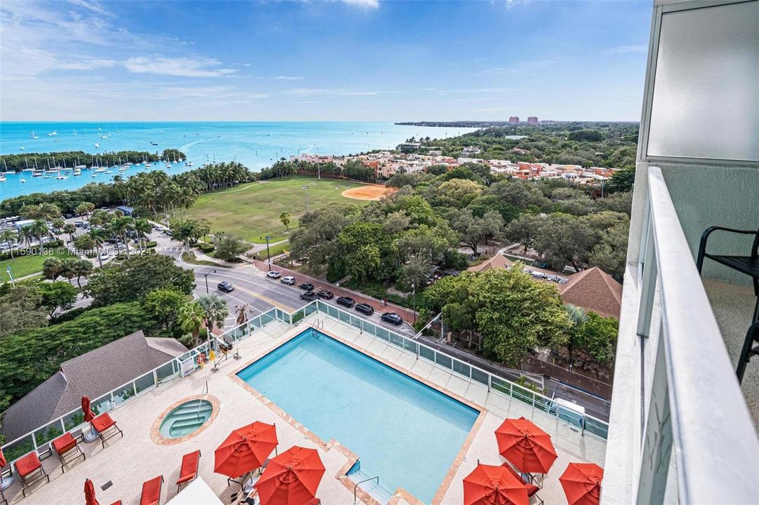 Recently Sold: $625,000 (1 beds, 1 baths, 693 Square Feet)