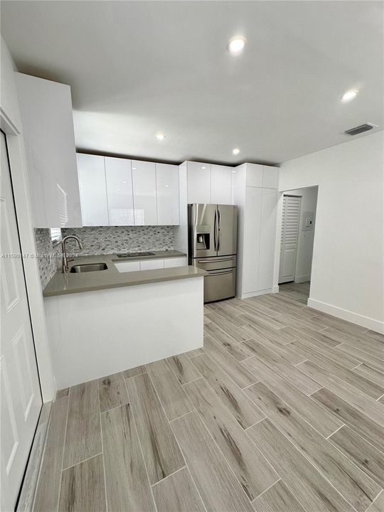 Recently Rented: $2,100 (1 beds, 1 baths, 500 Square Feet)