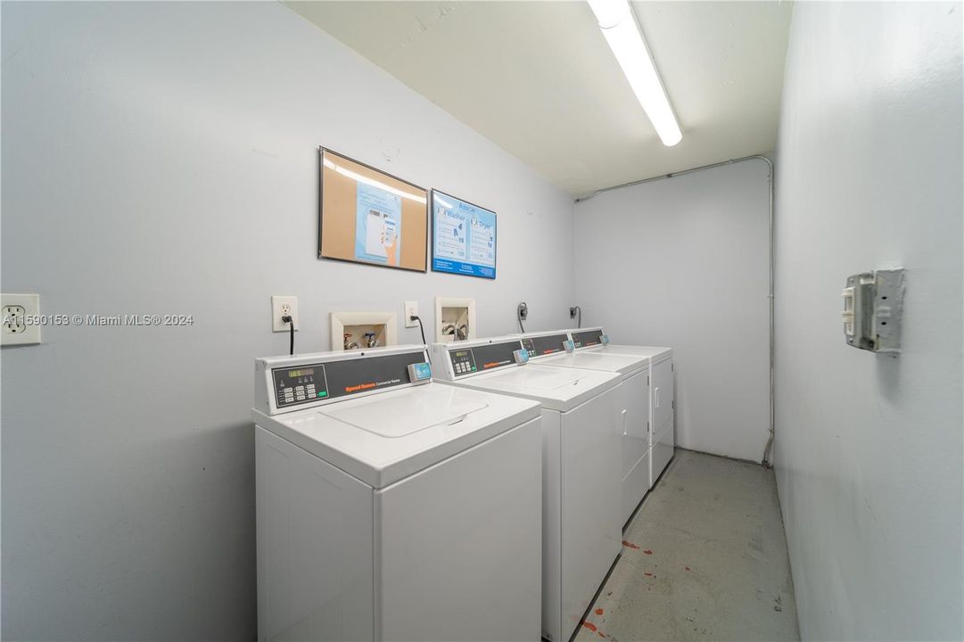 Active With Contract: $1,950 (1 beds, 1 baths, 634 Square Feet)