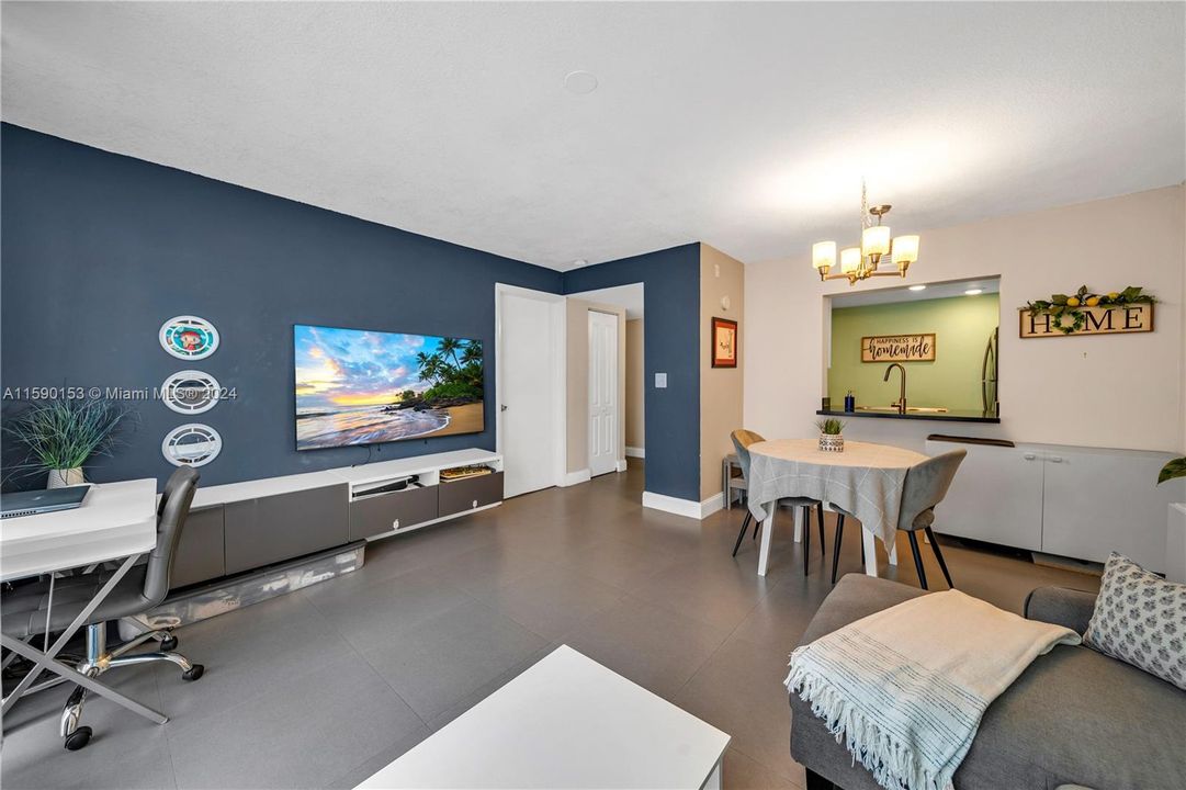 Active With Contract: $1,950 (1 beds, 1 baths, 634 Square Feet)