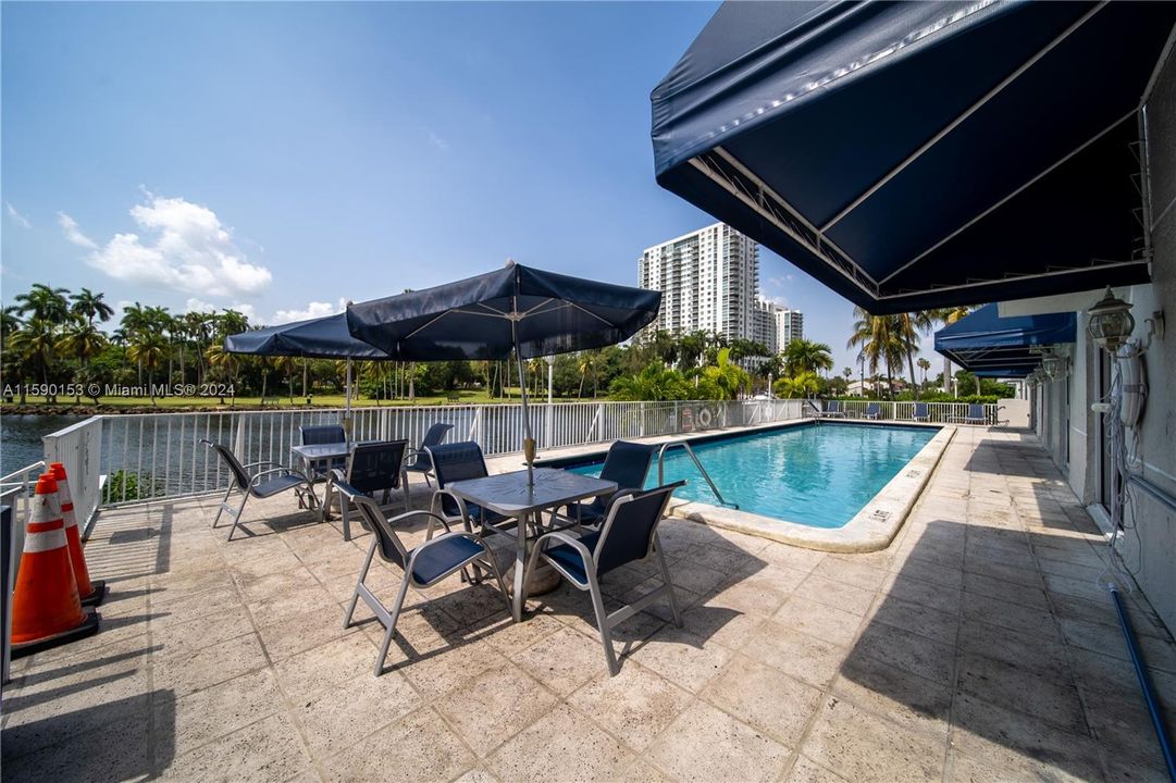 Active With Contract: $1,950 (1 beds, 1 baths, 634 Square Feet)