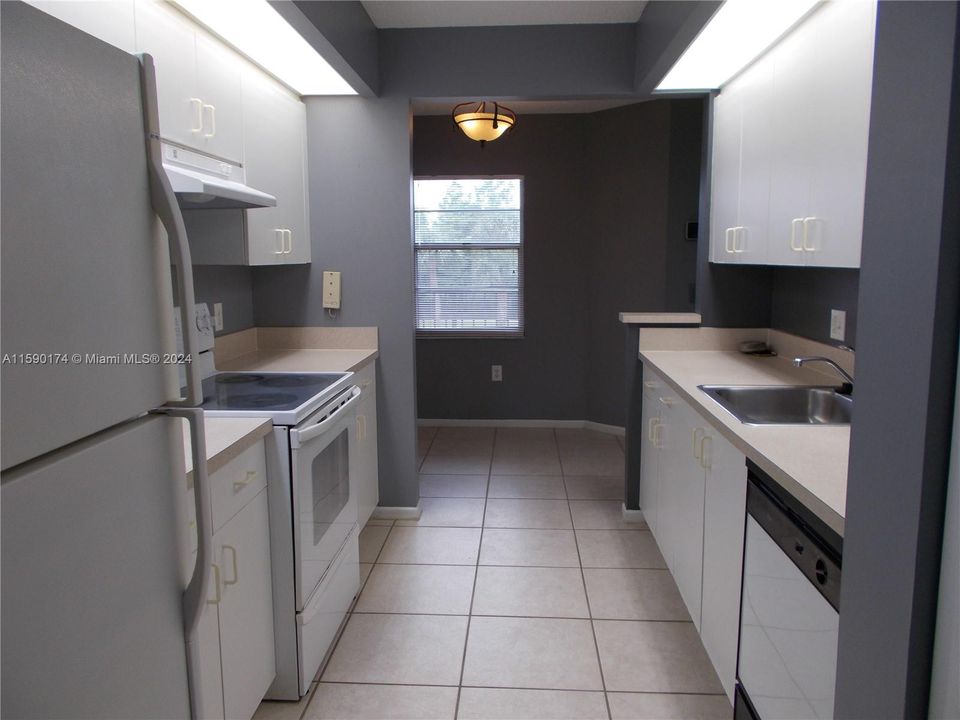 Recently Rented: $2,100 (2 beds, 2 baths, 1052 Square Feet)