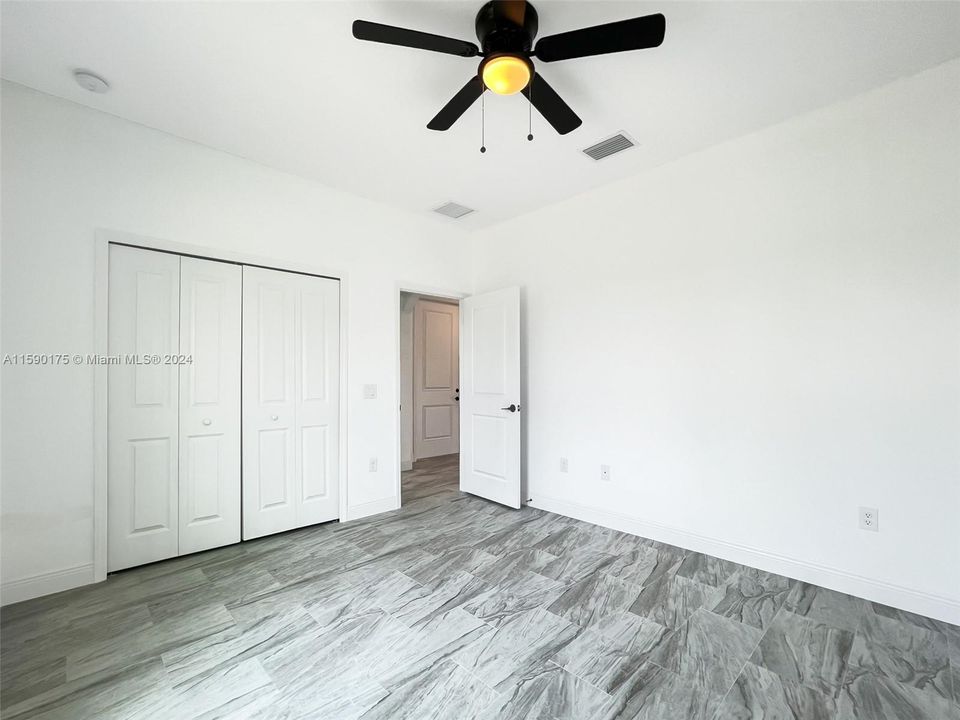 最近售出: $370,000 (4 贝兹, 2 浴室, 0 平方英尺)