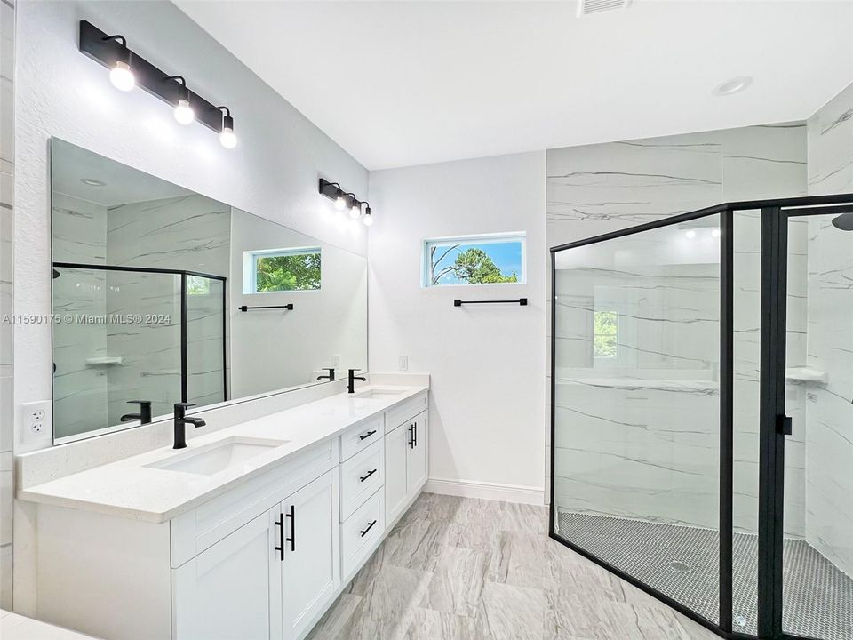 最近售出: $370,000 (4 贝兹, 2 浴室, 0 平方英尺)