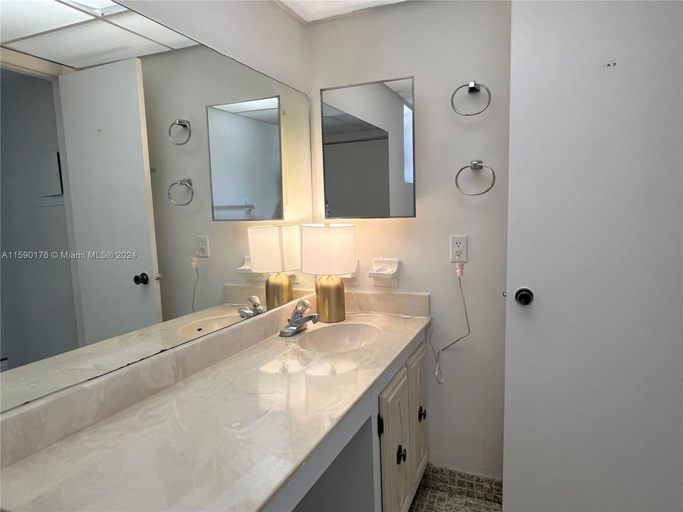 2nd Bathroom