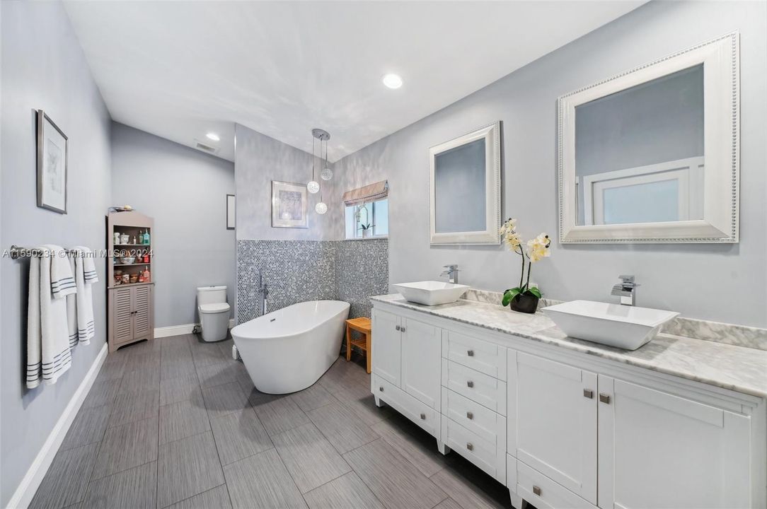 Recently Sold: $749,000 (3 beds, 3 baths, 2148 Square Feet)