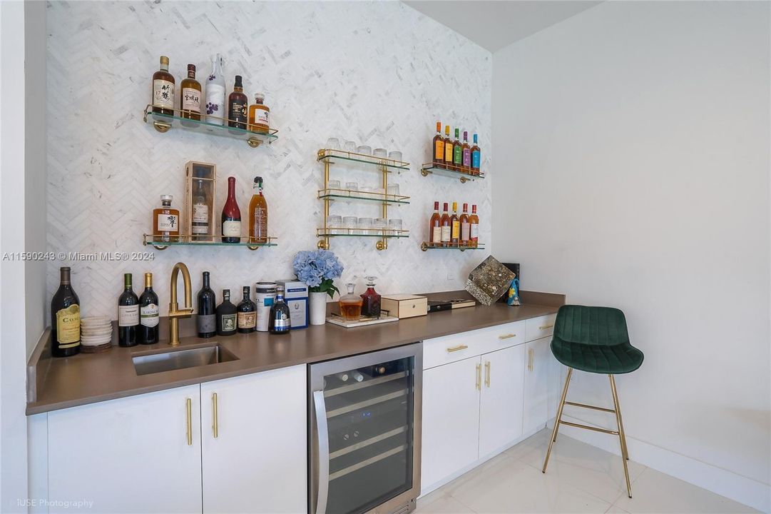 BAR WITH FRIDGE