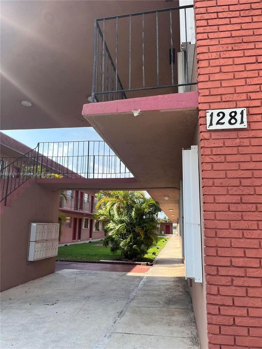 Recently Sold: $206,000 (2 beds, 1 baths, 732 Square Feet)