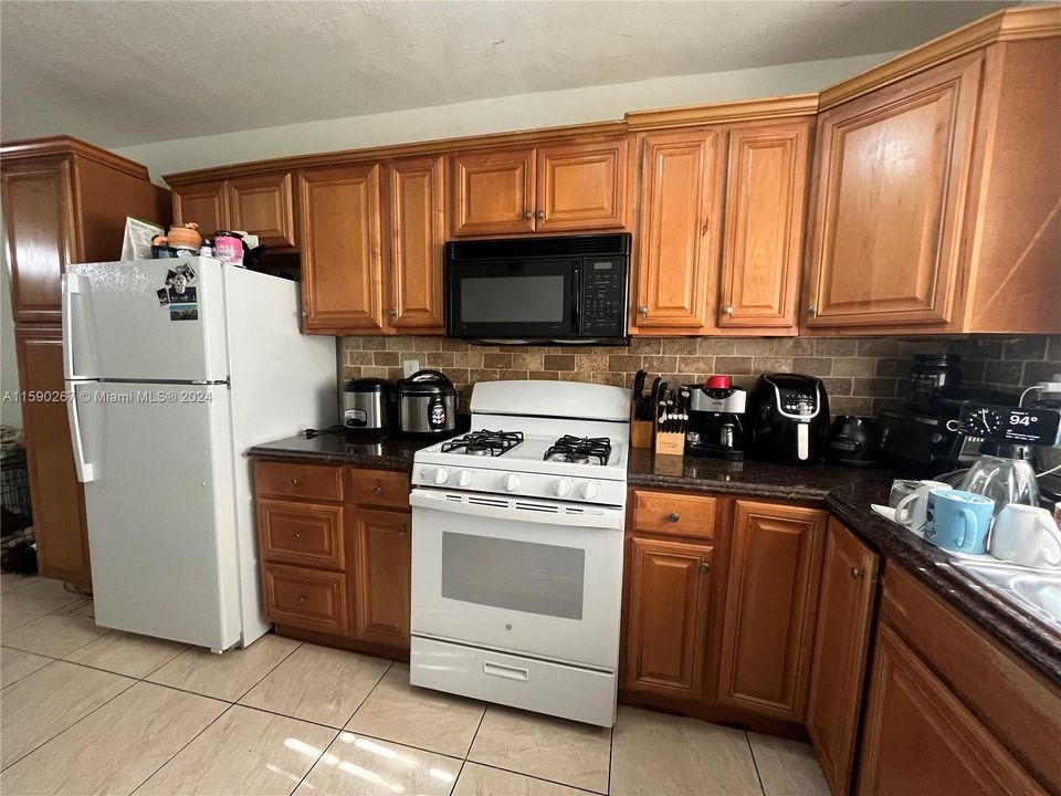 Vendido Recientemente: $206,000 (2 camas, 1 baños, 732 Pies cuadrados)