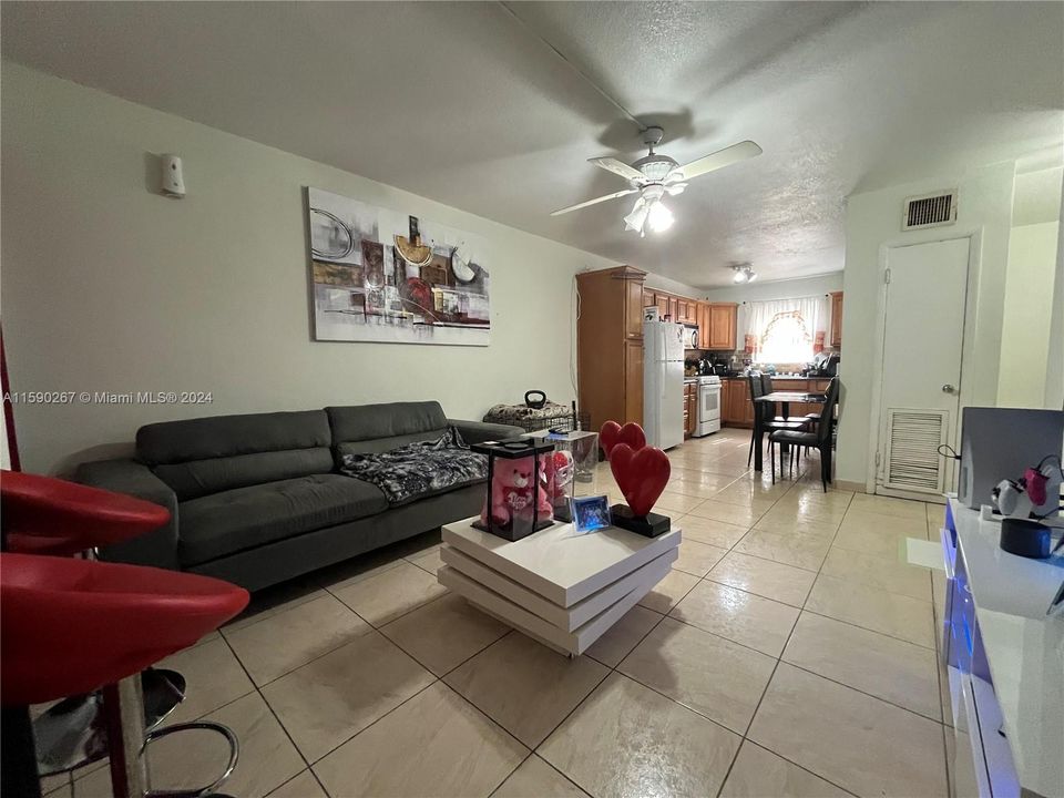 Recently Sold: $206,000 (2 beds, 1 baths, 732 Square Feet)