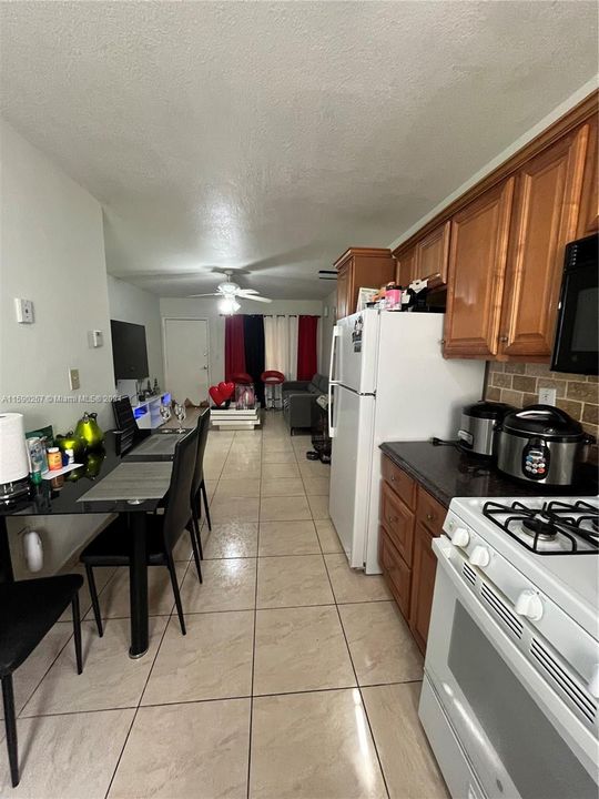 Recently Sold: $206,000 (2 beds, 1 baths, 732 Square Feet)