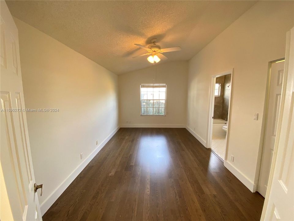 For Rent: $3,100 (3 beds, 2 baths, 1341 Square Feet)