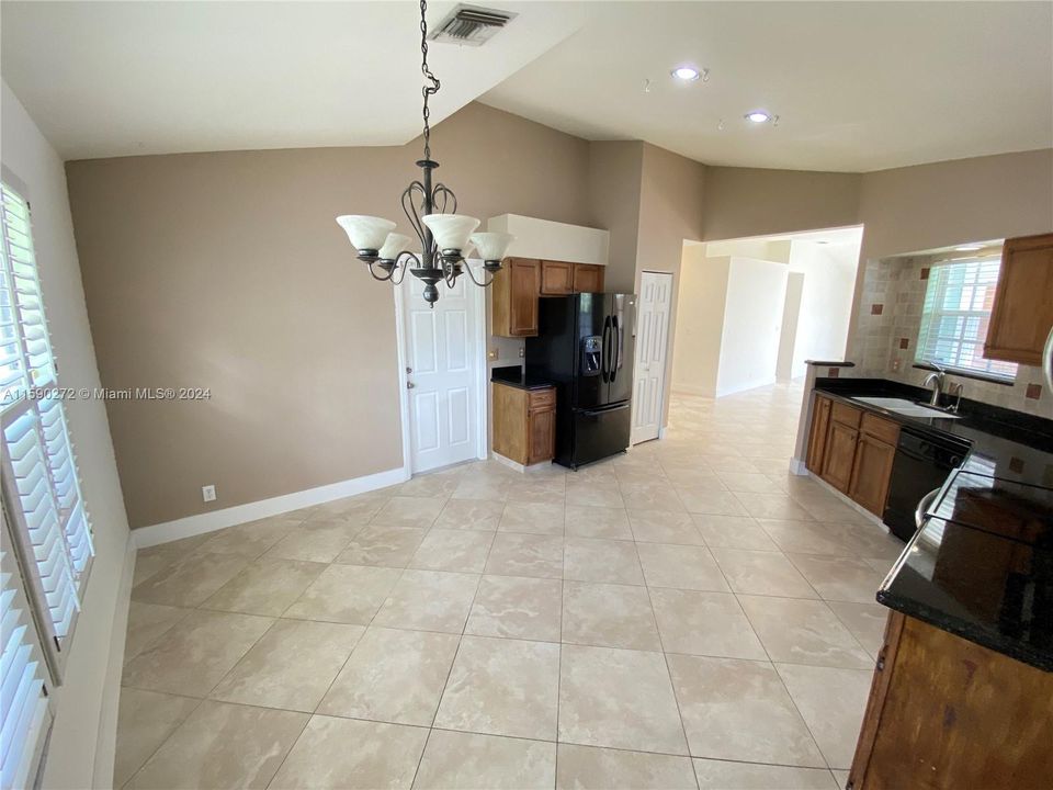 For Rent: $3,100 (3 beds, 2 baths, 1341 Square Feet)