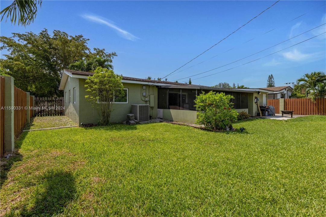 Active With Contract: $595,000 (3 beds, 2 baths, 1645 Square Feet)