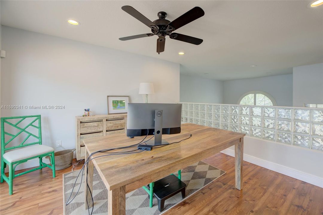 Active With Contract: $889,000 (4 beds, 2 baths, 2546 Square Feet)