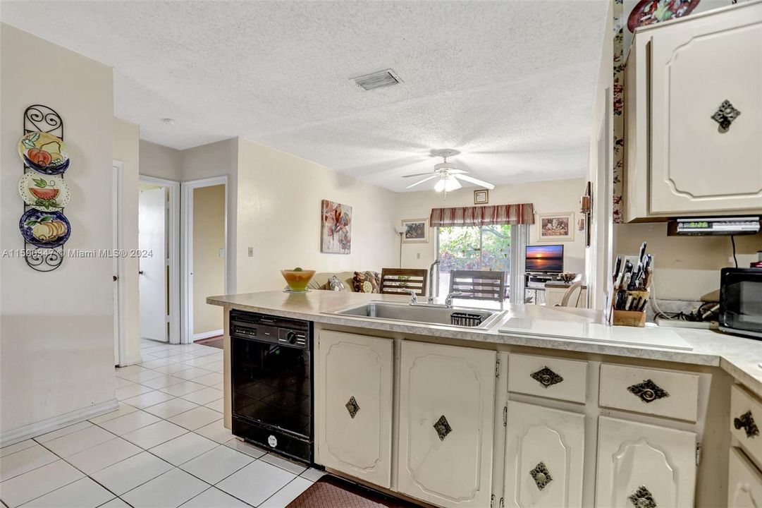 Active With Contract: $750,000 (0 beds, 0 baths, 3201 Square Feet)