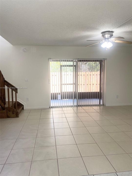 Active With Contract: $3,000 (3 beds, 2 baths, 1372 Square Feet)