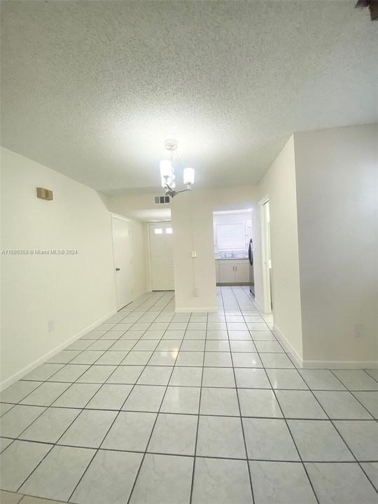 Active With Contract: $3,000 (3 beds, 2 baths, 1372 Square Feet)