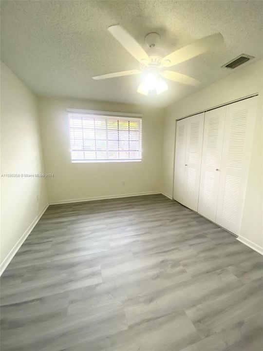 Active With Contract: $3,000 (3 beds, 2 baths, 1372 Square Feet)