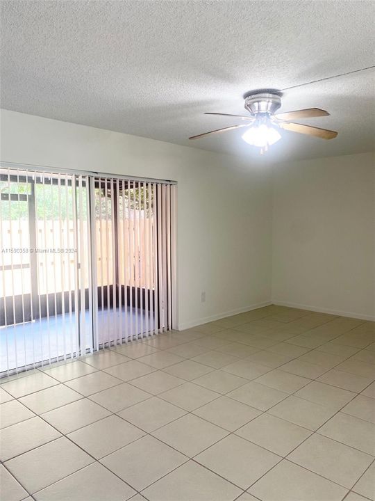 Active With Contract: $3,000 (3 beds, 2 baths, 1372 Square Feet)