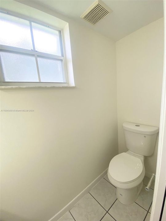 Active With Contract: $3,000 (3 beds, 2 baths, 1372 Square Feet)