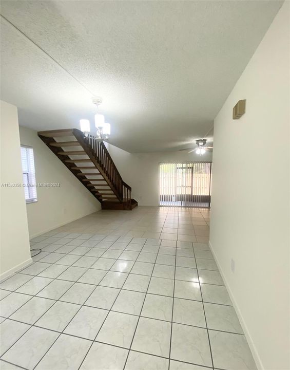 Active With Contract: $3,000 (3 beds, 2 baths, 1372 Square Feet)