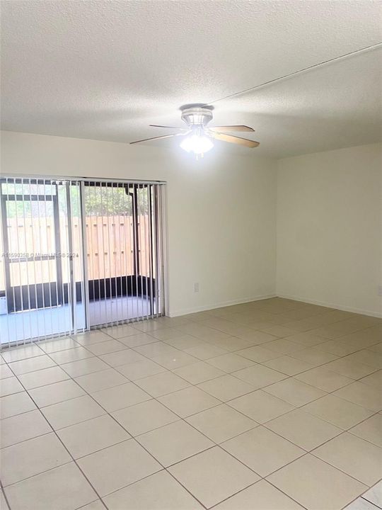 Active With Contract: $3,000 (3 beds, 2 baths, 1372 Square Feet)