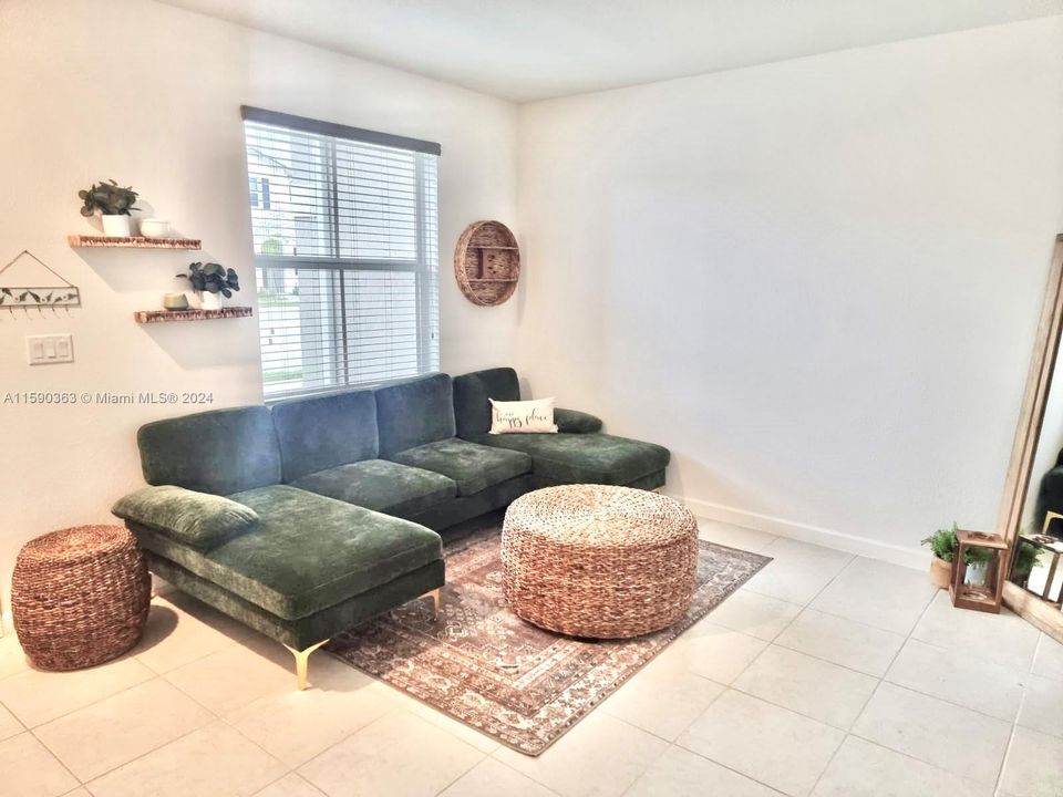 For Sale: $378,900 (3 beds, 2 baths, 1483 Square Feet)