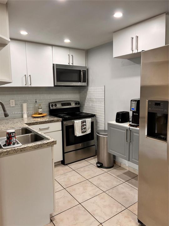 Active With Contract: $215,000 (2 beds, 1 baths, 770 Square Feet)