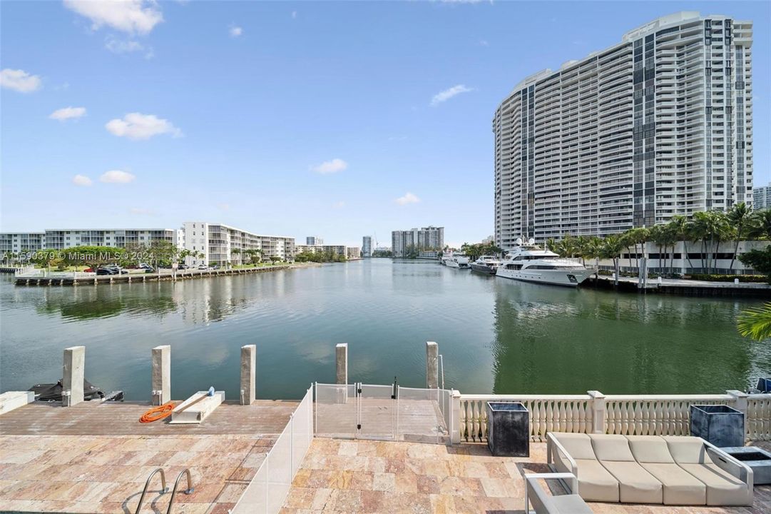 For Sale: $6,500,000 (3 beds, 3 baths, 4258 Square Feet)