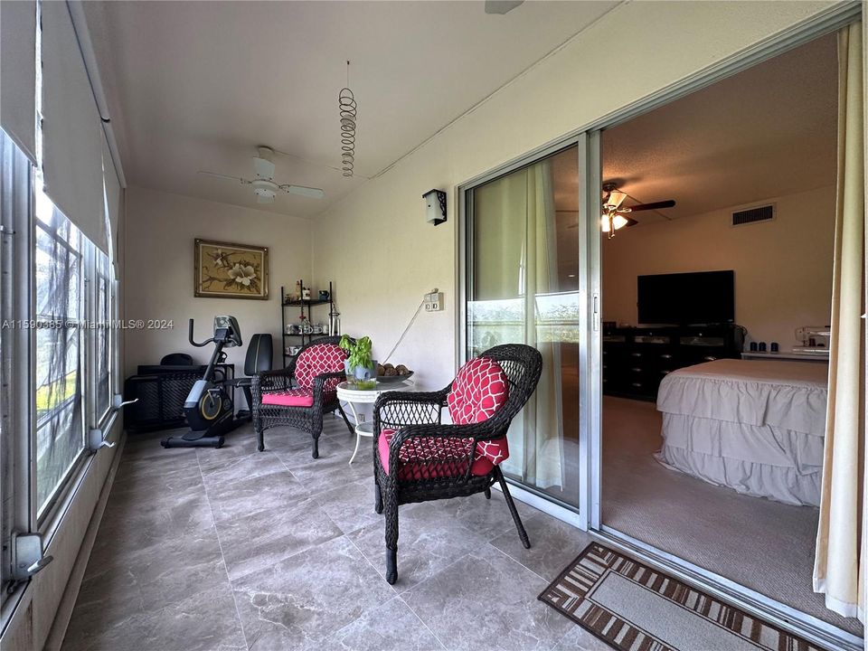 For Sale: $129,000 (1 beds, 1 baths, 798 Square Feet)