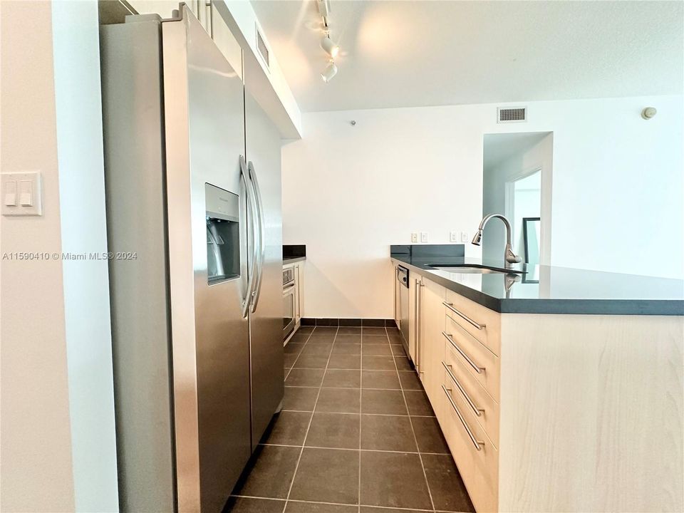 Recently Rented: $2,900 (1 beds, 1 baths, 707 Square Feet)